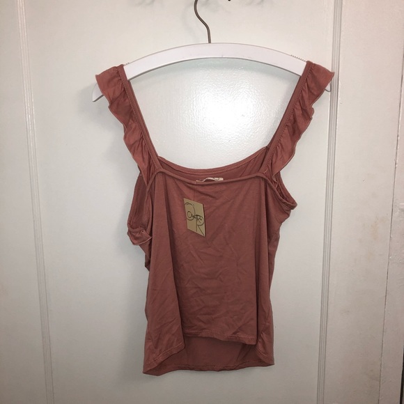 💫 Super cute ruffle tank NWT - Picture 2 of 3